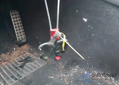 2005 Mercedes-Benz C 230 Kompressor Sport из США, поврежденный, VIN WDBRF40J75F679709